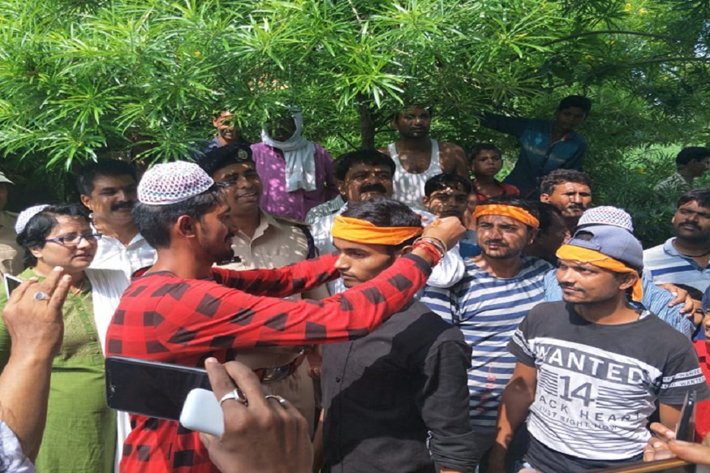 Muslims Wear Chunri, Hindus Skull Caps as Cricket Brings Peace to Bihar Villages Torn Apart by Communal Clashes (photo courtesy of News18 India)